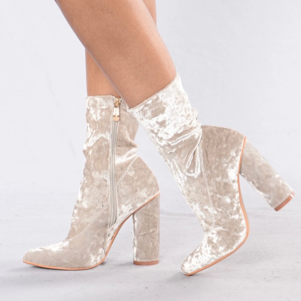 Silver velvet heeled bootie